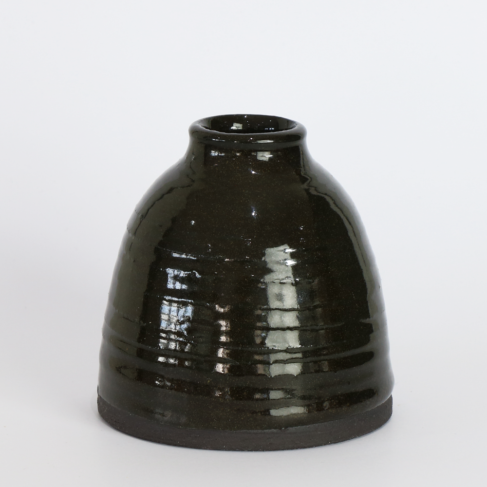Black stoneware vase Jacqueline Kampen