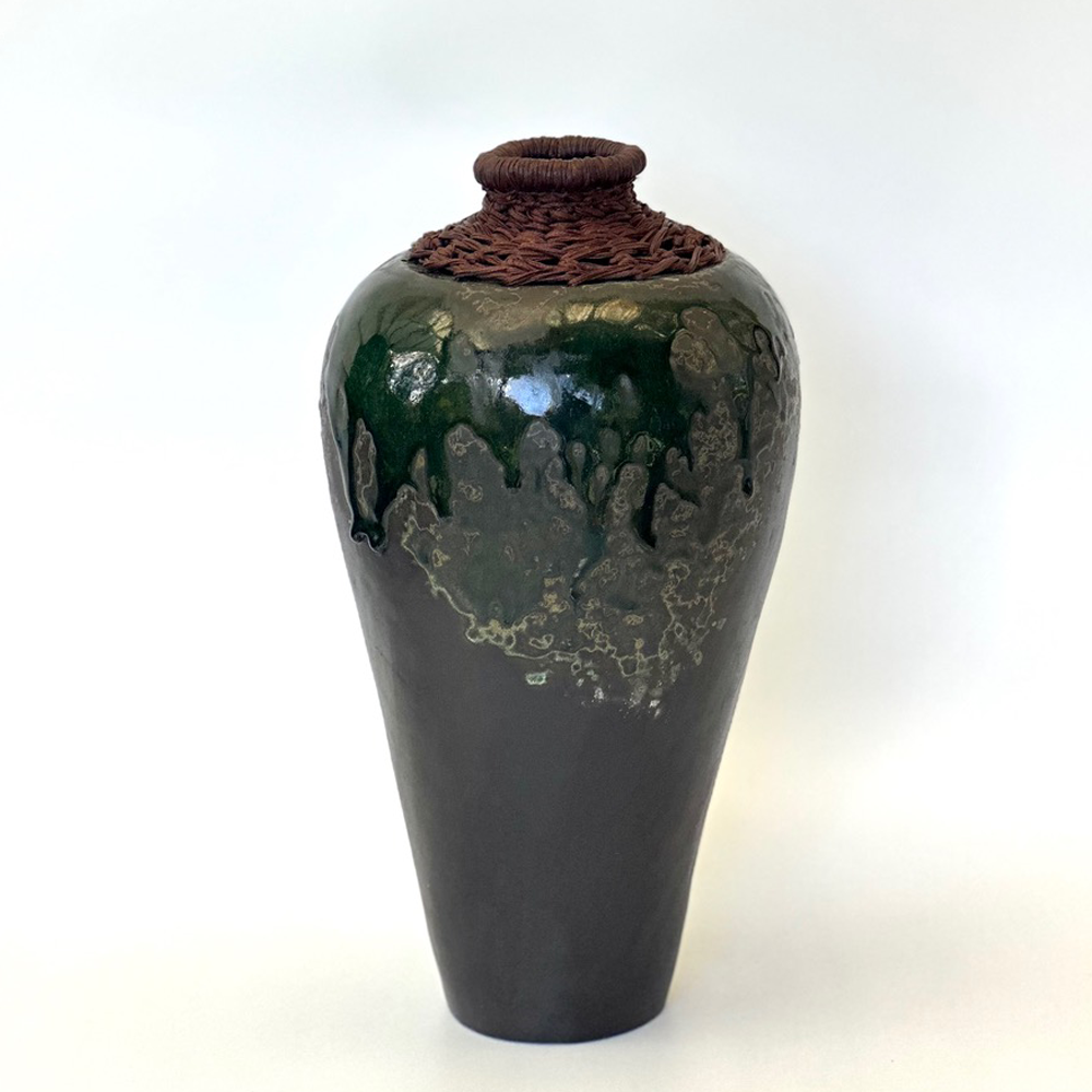 Ode 001 Ceramic vessel Michelle Huizinga