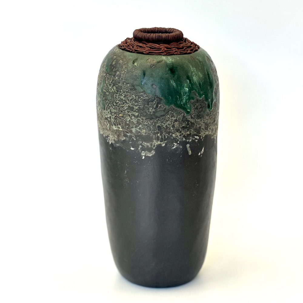 Ode 004 Ceramic vessel Michelle Huizinga