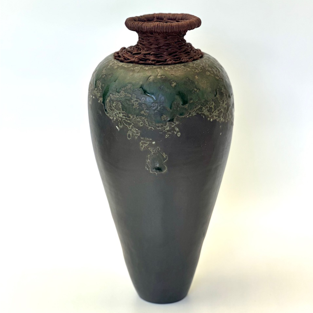 Ode 005 Ceramic vessel Michelle Huizinga