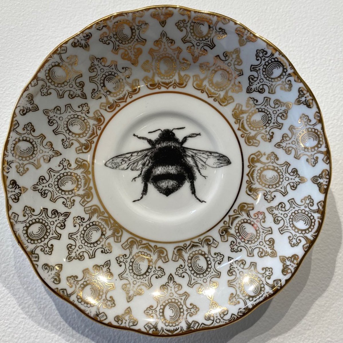 Gold Round Bee | Philina Den Dulk