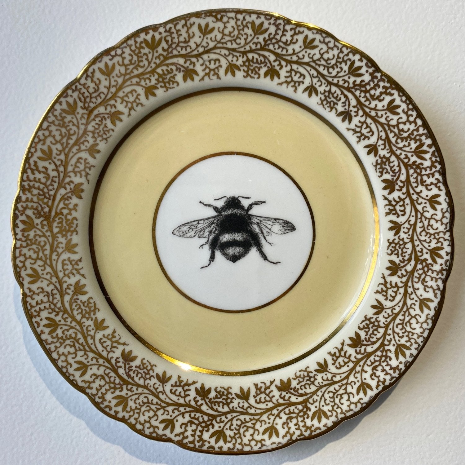 Gold & Yellow Bee | Philina Den Dulk